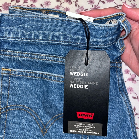 Levi’s Women’s Wedgie Original fit - size 29. - Picture 8 of 8